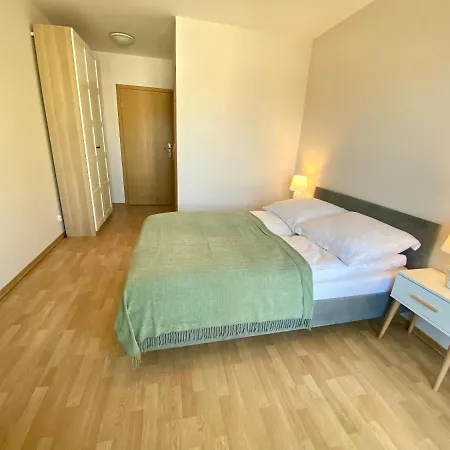 Jastrzebia Plaza 招待所 3*