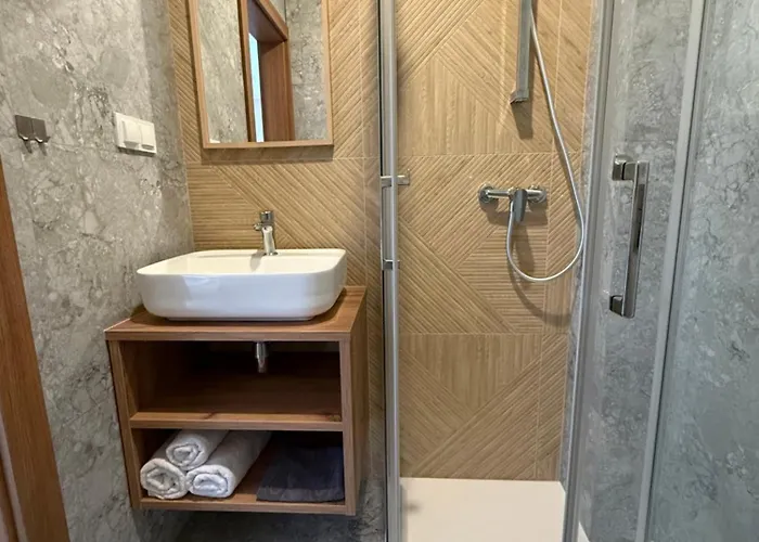 Jastrzebia Plaza بيت ضيافة 3*